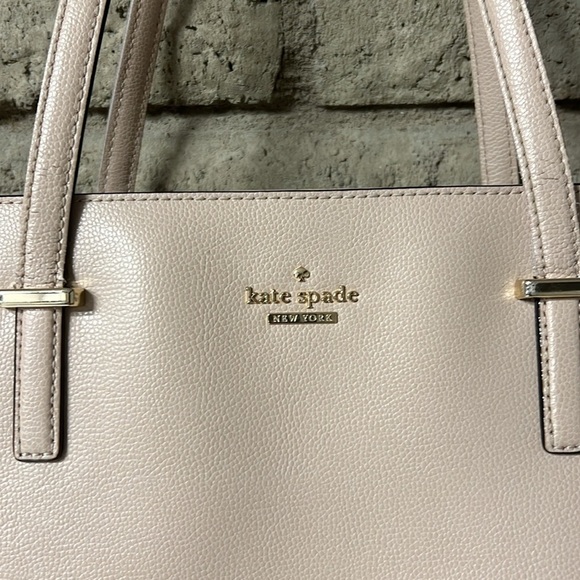 Kate Spade Yvonne Patterson Beige Tote Bag. - Picture 2 of 8